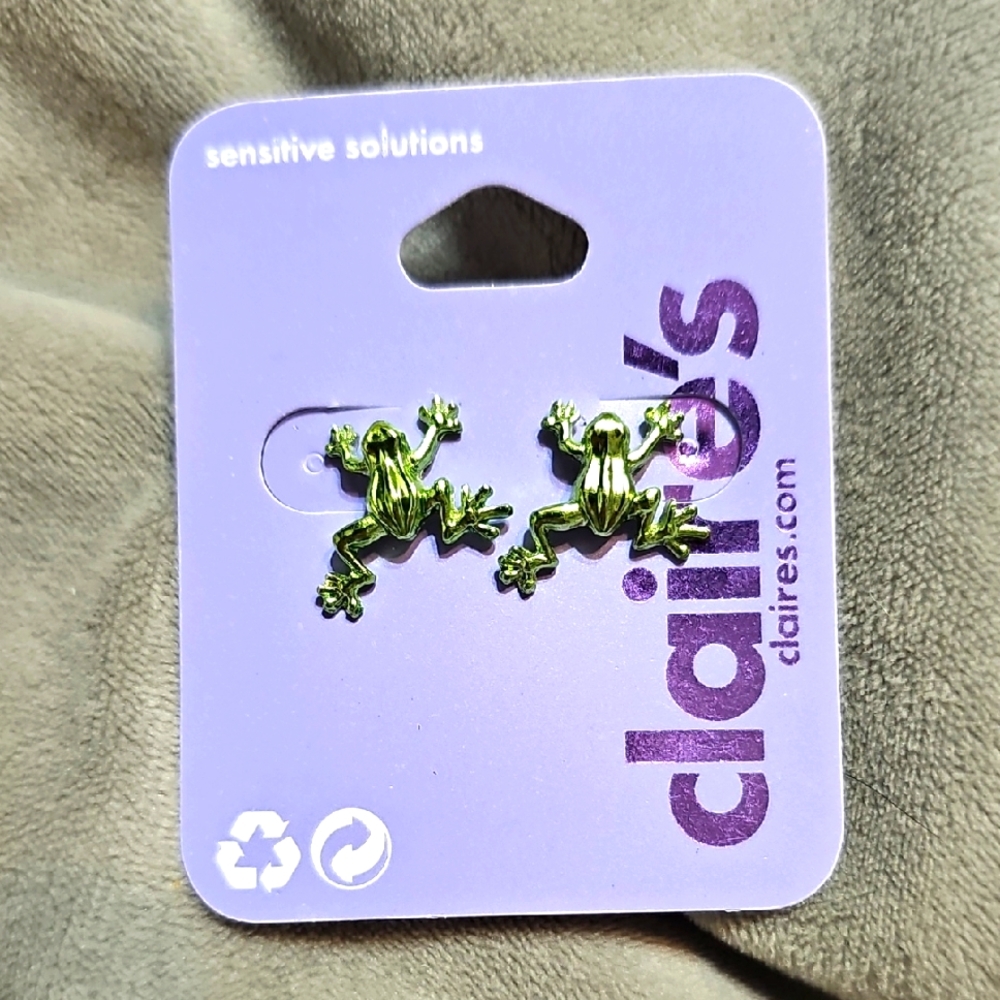 Green And Silver Frog Stud Earrings Claire's Sensitive Solutions